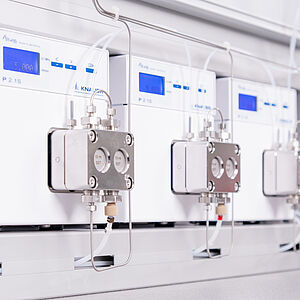 High-quality Knauer HPLC pumps in Differential Dynamic Scale Loop: Laboratory device for testing scale inhibitors, scale removers, aqueous solutions, seawater, geothermal water and crystalline deposits in pipelines, pipework systems, industrial plants and heat exchangers. It is a tube blocking system. PSL Systemtechnik, Made in Germany