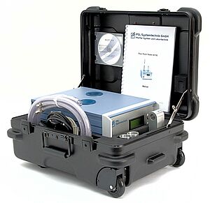Pour Point Tester in transport case: Laboratory device and for mobile use. Measures pour points using the rotation method in accordance with ASTM D5985. Measurement of pour point, no-flow point with the portable pour point tester.